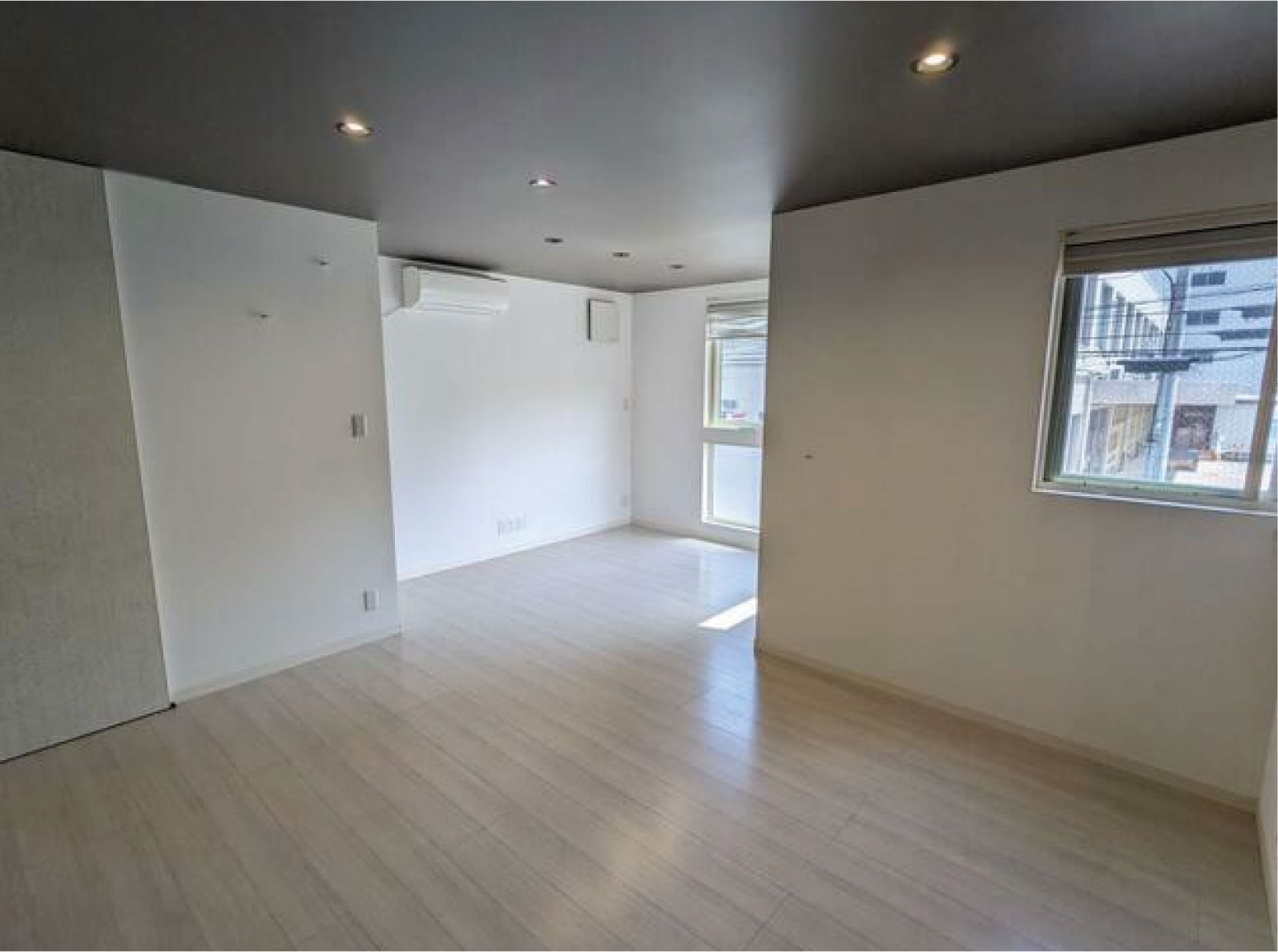 西院清水町の居間・リビング|１６．８帖のＬＤＫです♪