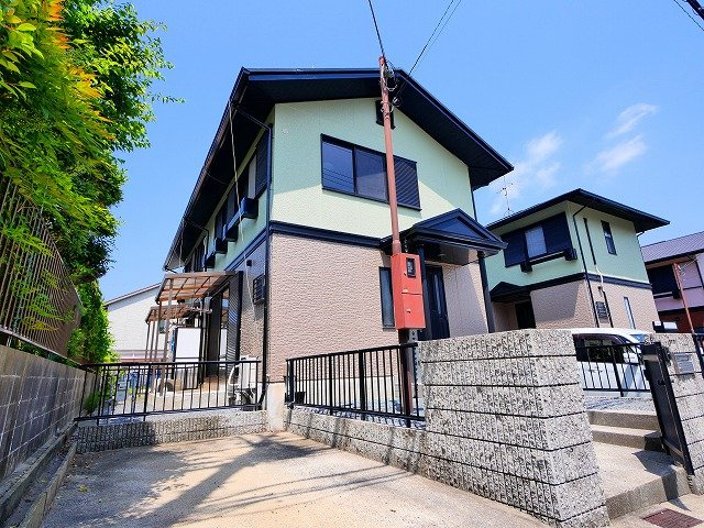 ロイヤルエモンド高の原の外観
