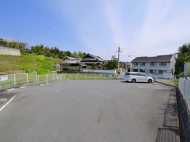 ヴィラ・モンターニュの駐車場|カースペースがあります