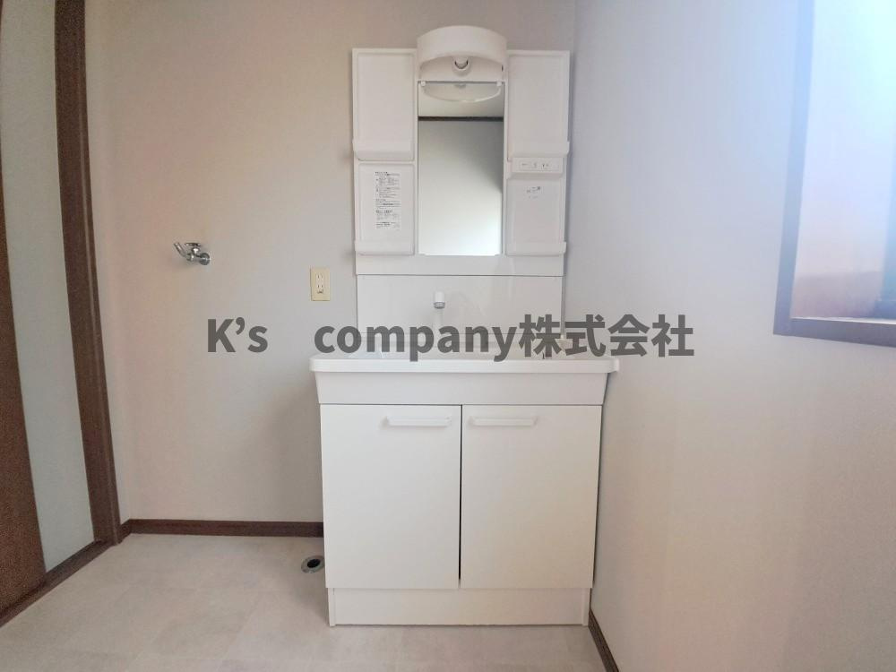 ◎茅ヶ崎市菱沼3丁目　中古戸建の独立洗面台|小物収納ができる独立洗面台です☆