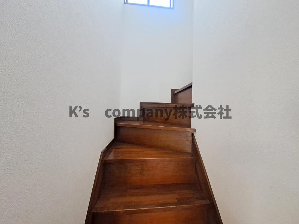 ◎茅ヶ崎市菱沼3丁目　中古戸建の内装|階段☆