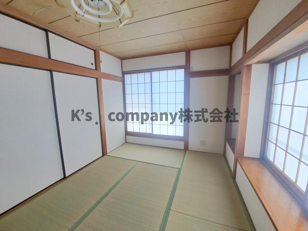 ◎茅ヶ崎市菱沼3丁目　中古戸建の和室|２面採光で明るい和室です☆