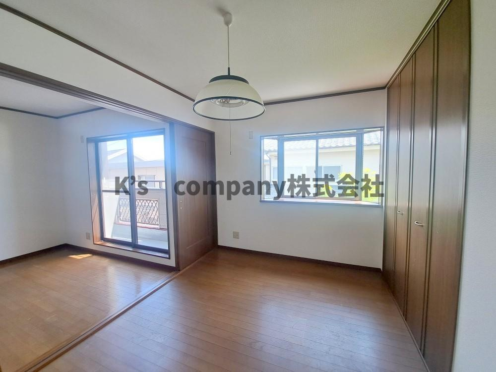 ◎茅ヶ崎市菱沼3丁目　中古戸建の洋室|2Fには６帖の洋室が２部屋あります☆