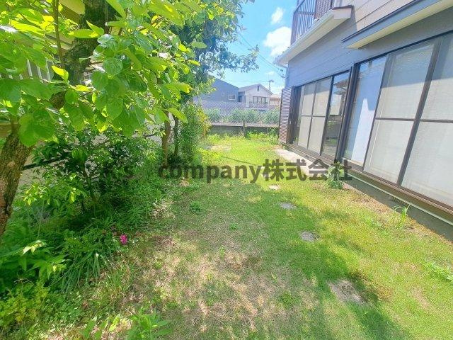 ◎茅ヶ崎市菱沼3丁目　中古戸建の庭|それぞれの世帯の前に庭があります☆