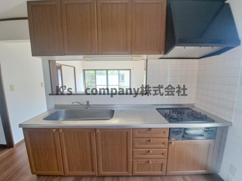 ◎茅ヶ崎市菱沼3丁目　中古戸建のキッチン|木目調のシステムキッチンです☆