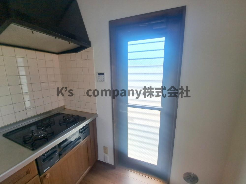 ◎茅ヶ崎市菱沼3丁目　中古戸建の玄関|勝手口があり、家事動線便利です☆