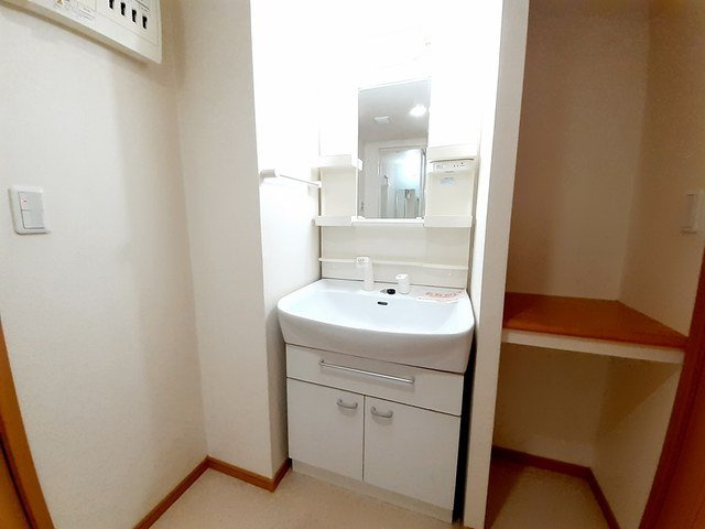 【洗面所】 | サニーサイド　スクエア | 忙しい朝には欠かせない洗面所です