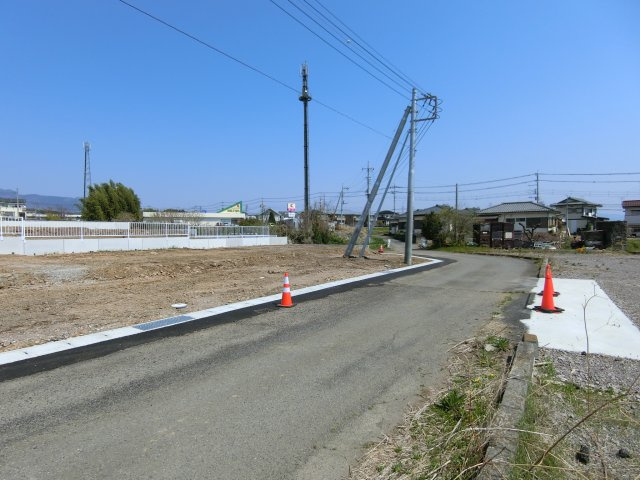 高崎市箕郷町上芝　土地　④号地【弊社売主につき仲介手数料不要】の前面道路含む現地写真|前面道路含む現地写真です