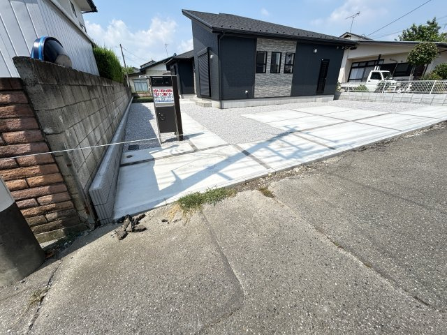 新築　前橋市上泉町　Biooming　Garden　１号棟の駐車場|現地写真　駐車スペースは並列3台分可能です！

