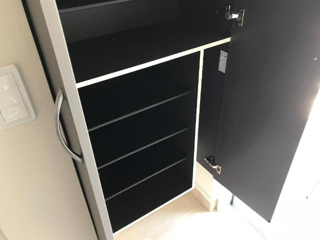 ソレアードⅢの玄関|靴箱