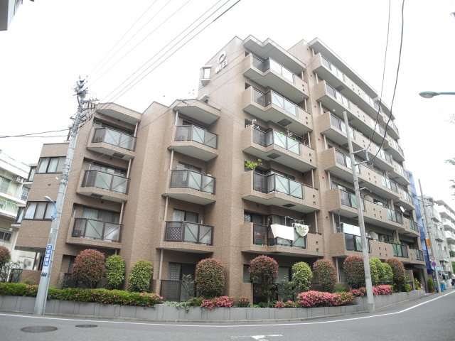 朝日クレス・パリオ新宿の外観