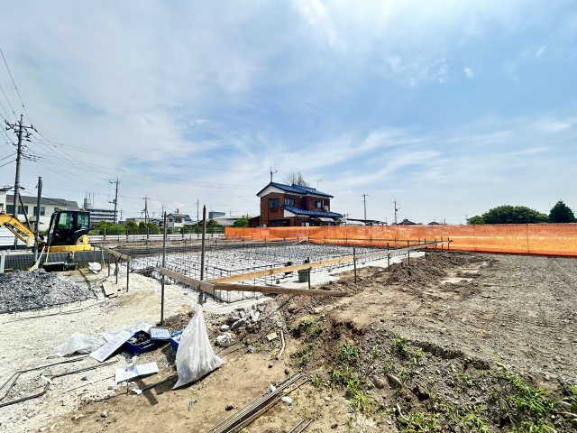 新築　伊勢崎市八斗島町　Blooming　Garden　2号棟の外観|現地写真　2025年8月完成予定！類似物件のご内覧等、お気軽にお問合せください♪　							

