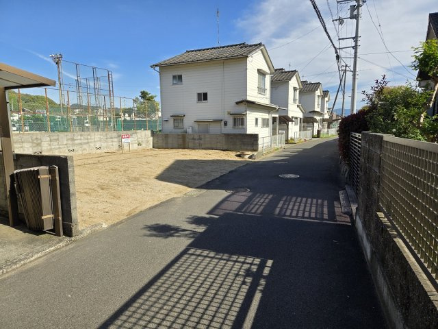 別府町　土地の前面道路含む現地写真|公道に接道（幅員約4ｍ）

