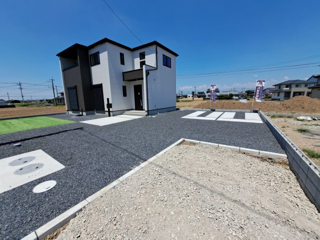 新築　太田市岩松町　GRAFARE　１号棟の駐車場|現地写真　駐車スペースは並列3台分可能です！

