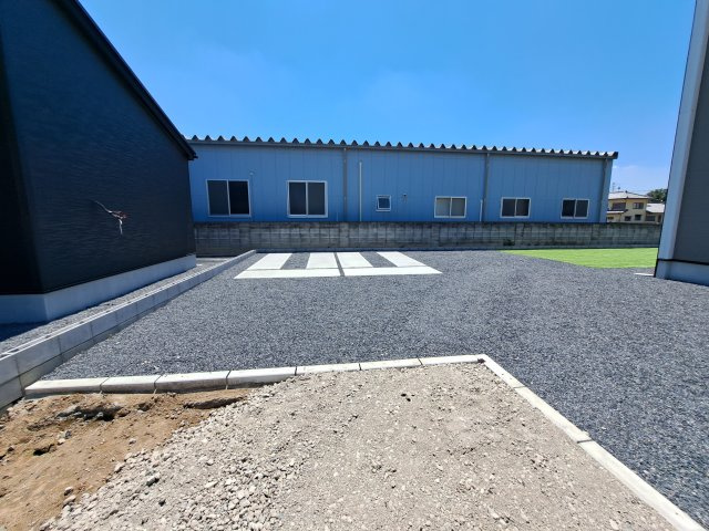新築　太田市岩松町　GRAFARE　2号棟の駐車場|現地写真　駐車スペースは並列3台分可能です！

