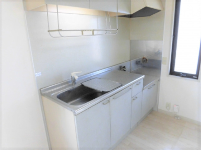 ミーツハオスK B棟のキッチン|コンパクトなキッチンで掃除もラクラク