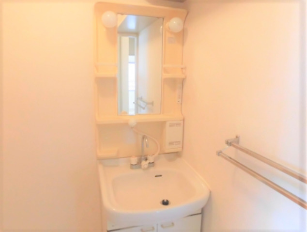 ミーツハオスK B棟の独立洗面台|朝の支度にも助かる、独立の洗髪洗面化粧台