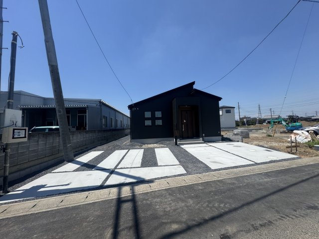 新築　太田市岩松町　GRAFARE　3号棟の駐車場|現地写真　駐車スペースは並列3台分可能です！

