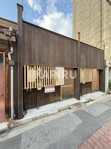 大宮5丁目長屋　E棟のエントランス