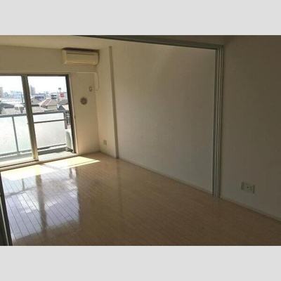 【居間・リビング】 | ドルチェヴィータ | ※別のお部屋の写真です