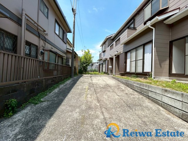 中古戸建　茅ヶ崎市菱沼3丁目の前面道路含む現地写真