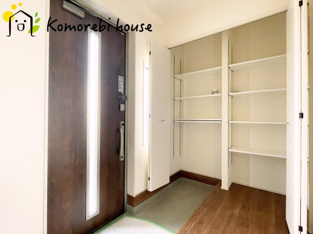 さいたま市西区島根　新築一戸建て　リーブルガーデン　01の玄関|きれいな玄関です