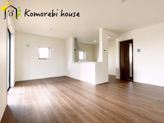 さいたま市西区島根　新築一戸建て　リーブルガーデン　01の居間・リビング|こちらのリビングで趣味の時間をお楽しみください