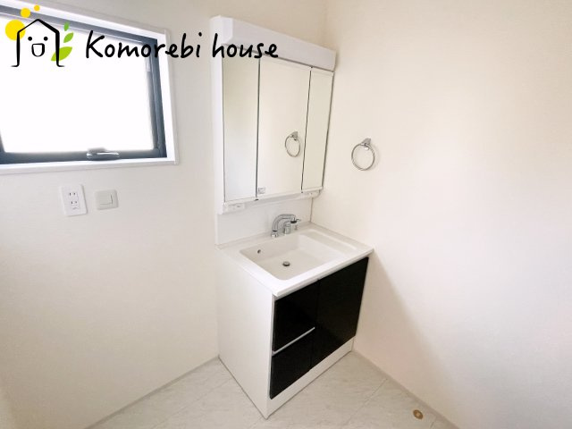 さいたま市西区島根　新築一戸建て　リーブルガーデン　01の独立洗面台|独立洗面化粧台が付いています