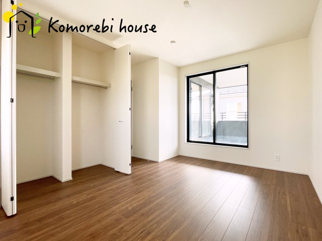 さいたま市西区島根　新築一戸建て　リーブルガーデン　01の寝室|開放的な寝室です