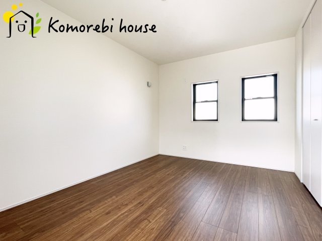 さいたま市西区島根　新築一戸建て　リーブルガーデン　01の寝室|開放的な寝室です