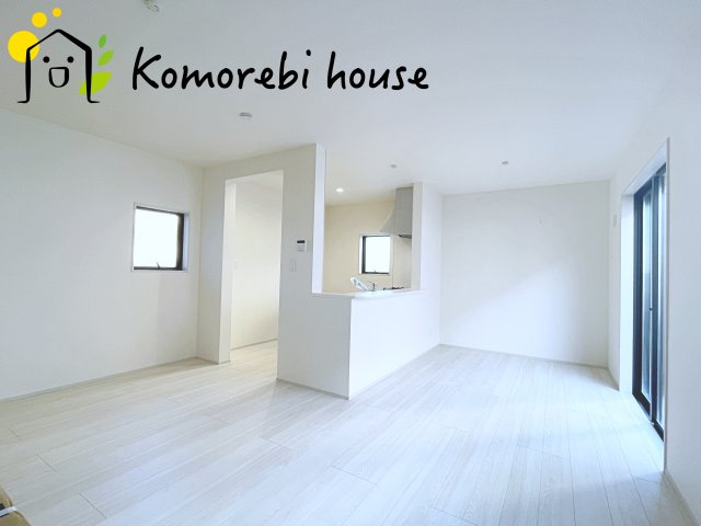 さいたま市西区島根　新築一戸建て　リーブルガーデン　03の居間・リビング|1/10　撮影済み