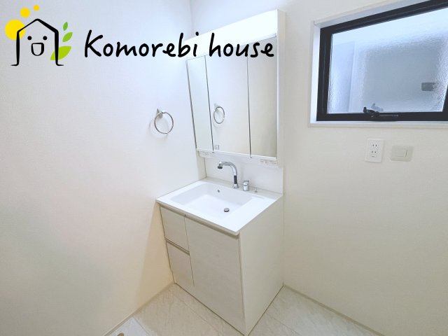 さいたま市西区島根　新築一戸建て　リーブルガーデン　03の独立洗面台|1/10　撮影済み