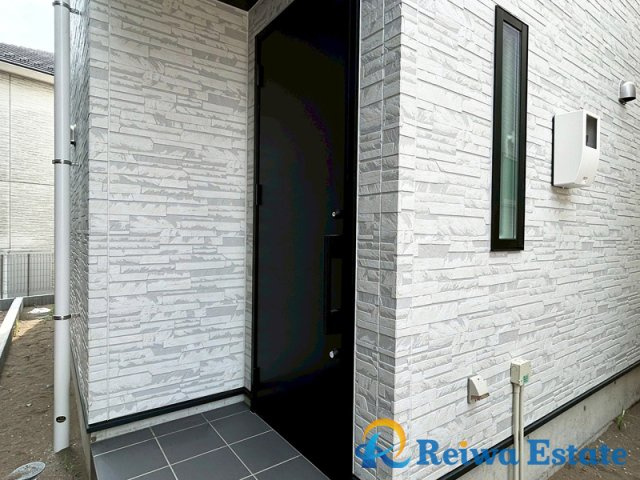 新築戸建　藤沢市辻堂元町の玄関