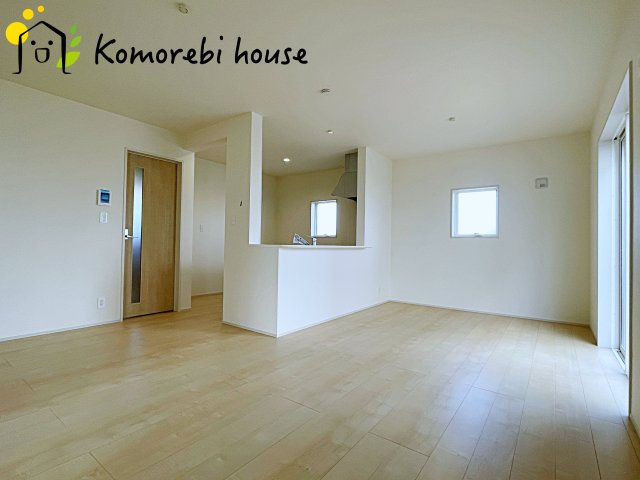 さいたま市西区島根　新築一戸建て　リーブルガーデン　04の居間・リビング|26.1.22　撮影済み