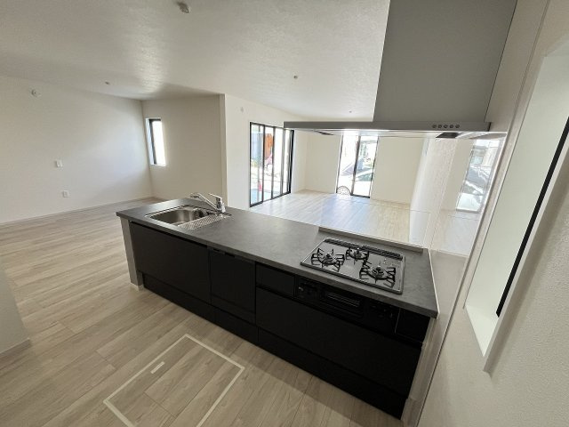 【キッチン】 | 福岡市南区中尾3丁目2期　1号棟（全1棟）【仲介手数料無料・0円】 | 現地写真。