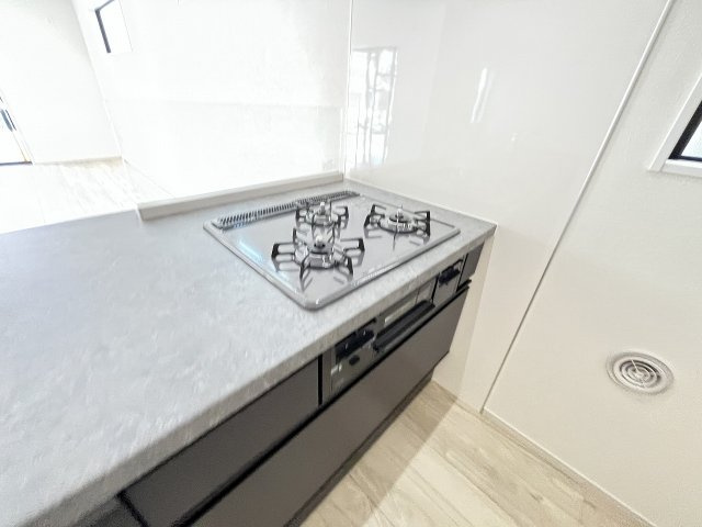 【キッチン】 | 福岡市南区中尾3丁目2期　1号棟（全1棟）【仲介手数料無料・0円】 | 現地写真。