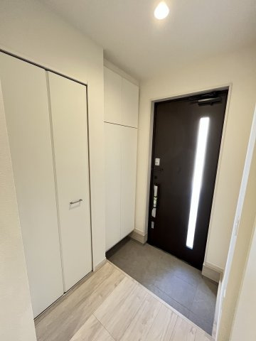 【玄関】 | 福岡市南区中尾3丁目2期　1号棟（全1棟）【仲介手数料無料・0円】 | 現地写真。