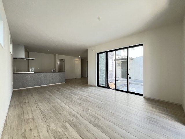 【居間・リビング】 | 福岡市南区中尾3丁目2期　1号棟（全1棟）【仲介手数料無料・0円】 | 現地写真。リビングです。