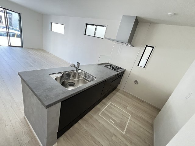 【キッチン】 | 福岡市南区中尾3丁目2期　1号棟（全1棟）【仲介手数料無料・0円】 | 現地写真。