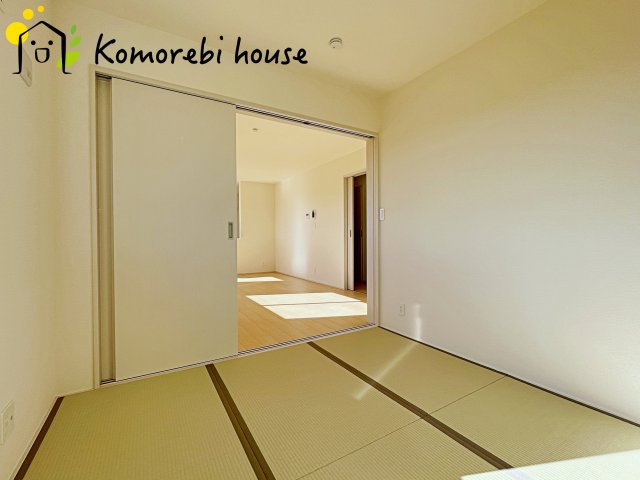 さいたま市西区島根　新築一戸建て　リーブルガーデン　05の和室|畳の落ち着いた風合いが心を整える和室。洗濯物を畳んだり、昼寝したり、日常の“ほっと一息”を支えてくれる空間です。