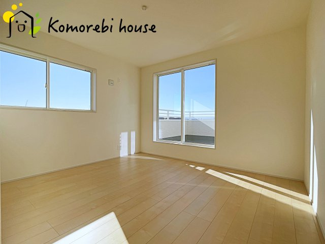 さいたま市西区島根　新築一戸建て　リーブルガーデン　05の寝室|一日の疲れをゆっくり癒せる主寝室は、ベッドを置いてもゆとりある広さが魅力。収納完備で衣類もスッキリ収まり、静かで落ち着いた空間が快適な眠りをサポートします。