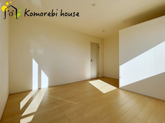 さいたま市西区島根　新築一戸建て　リーブルガーデン　05の寝室|ベッドをゆったり置いても余裕があり、テレビを見たり、読書を楽しんだり。夫婦の時間を静かに積み重ねられる落ち着いた寝室です。