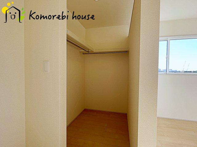 さいたま市西区島根　新築一戸建て　リーブルガーデン　05の収納|収納力豊富のウォークインクローゼットは、整理整頓が簡単で見た目もすっきり。ハンガーラックや棚を活用して、自分だけの収納空間を自由にアレンジできます