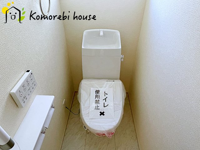 さいたま市西区島根　新築一戸建て　リーブルガーデン　05のトイレ|2階にもトイレがあることで、朝の混雑が解消し生活動線がスムーズに。新築ならではの間取り設計で、毎日の“プチストレス”が驚くほど減ります。