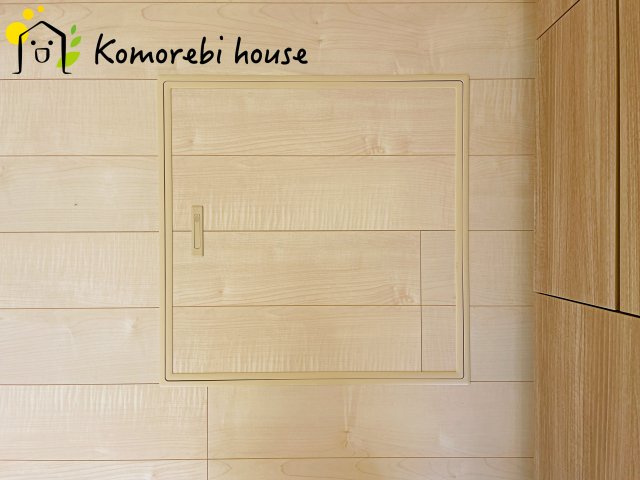 さいたま市西区島根　新築一戸建て　リーブルガーデン　05の内装|普段はしまっておきたい非常食や季節家電を、足元にすっきり収納。生活動線を邪魔せず、いざという時サッと取り出せる頼れる床下収納です。