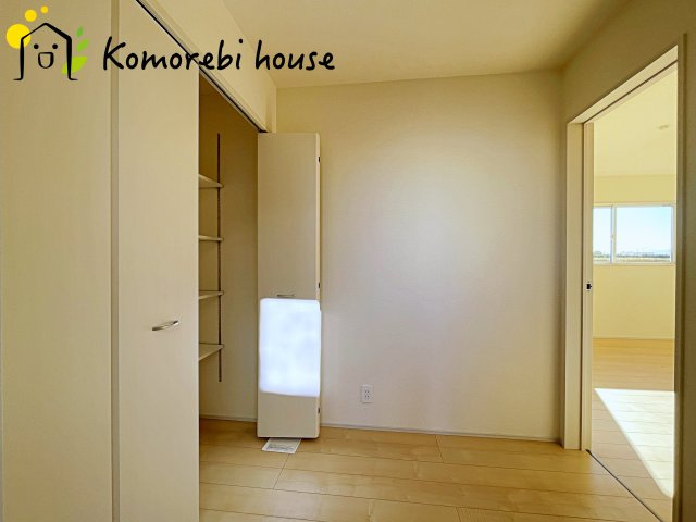 さいたま市西区島根　新築一戸建て　リーブルガーデン　05の玄関|玄関から快適な生活が始まる。収納・導線・使い勝手に配慮された、家族に優しい設計です。