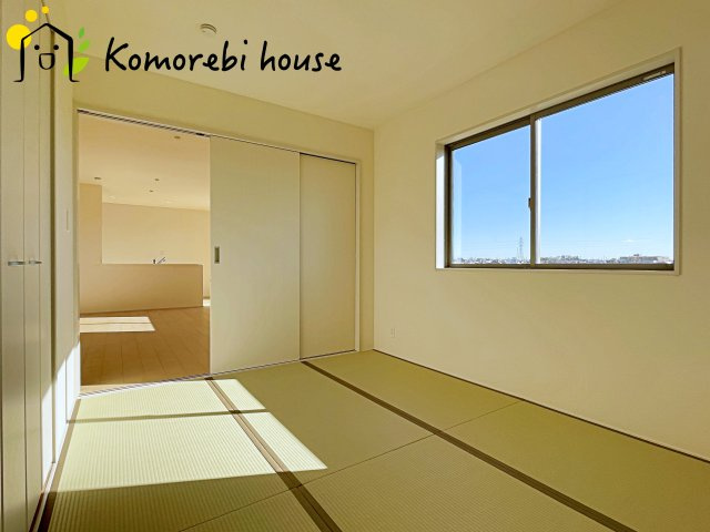 さいたま市西区島根　新築一戸建て　リーブルガーデン　06の和室|畳の落ち着いた風合いが心を整える和室。洗濯物を畳んだり、昼寝したり、日常の“ほっと一息”を支えてくれる空間です。