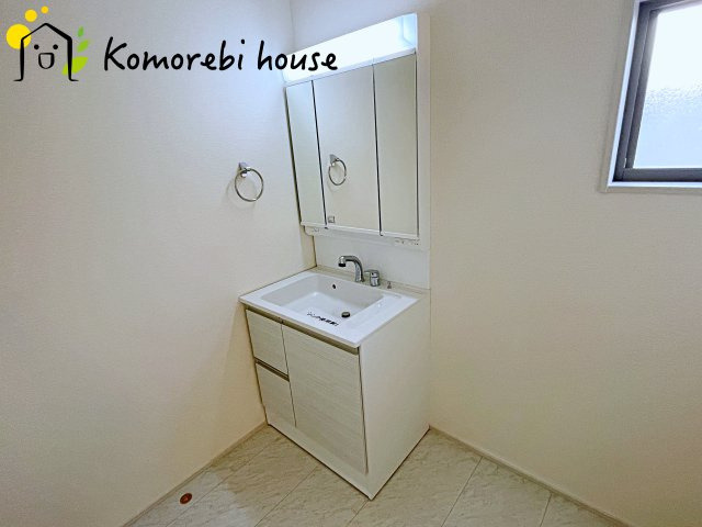 さいたま市西区島根　新築一戸建て　リーブルガーデン　06の独立洗面台|12/4　撮影済み