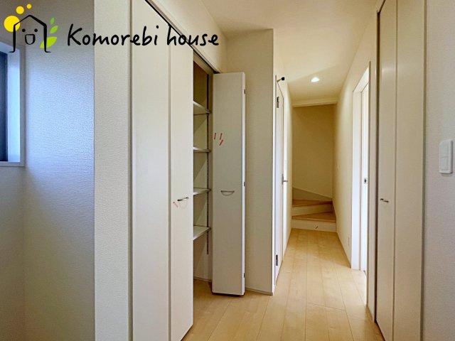 さいたま市西区島根　新築一戸建て　リーブルガーデン　06の玄関|玄関から快適な生活が始まる。収納・導線・使い勝手に配慮された、家族に優しい設計です。