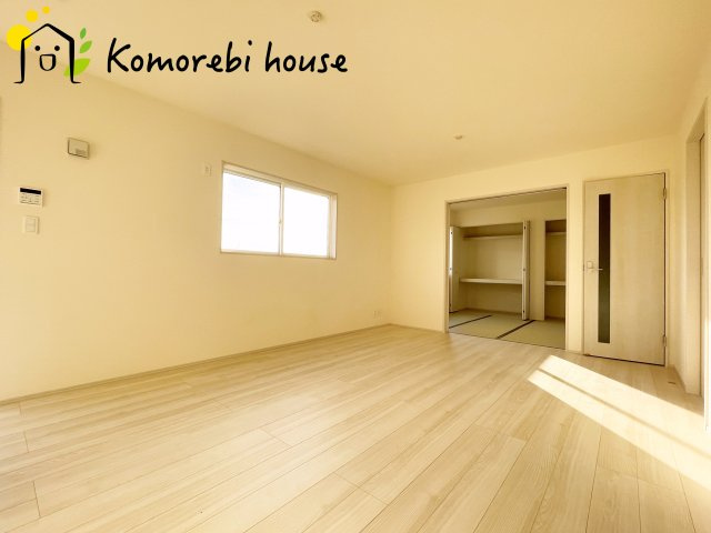 さいたま市西区島根　新築一戸建て　リーブルガーデン　08の居間・リビング|リビングです